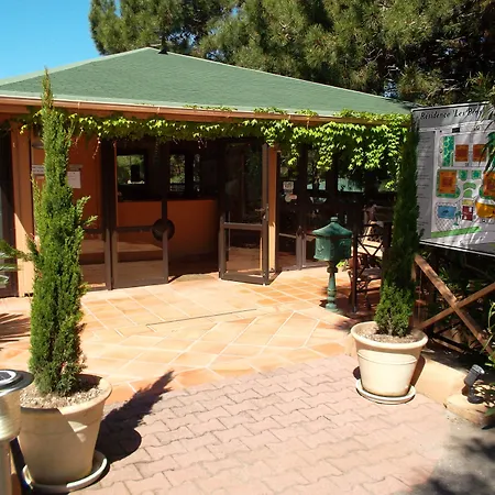 Ξενοδοχείο με διαμερίσματα Les Pins Καλβί