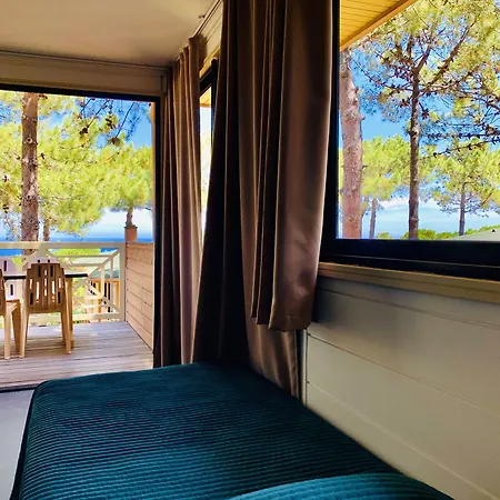 Ξενοδοχείο με διαμερίσματα Les Pins Καλβί