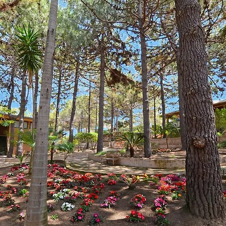 Ξενοδοχείο με διαμερίσματα Les Pins Καλβί