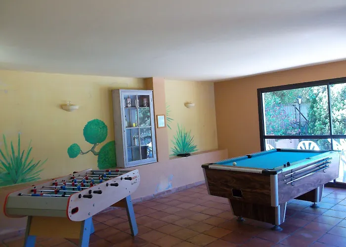 Les Pins 公寓式酒店 3*