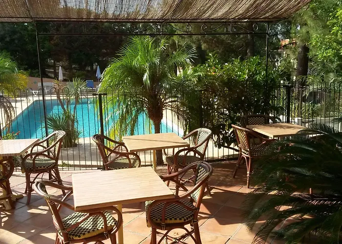 Les Pins 公寓式酒店 卡尔维