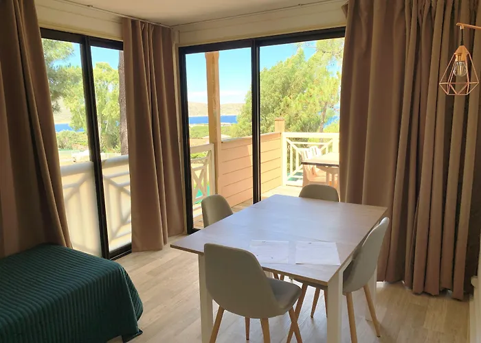 Les Pins 公寓式酒店 3*