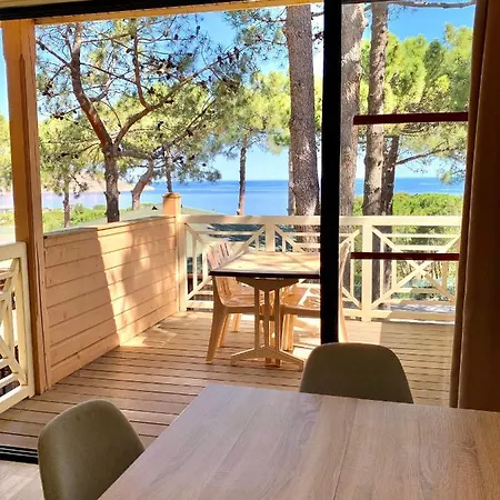 Les Pins アパートホテル