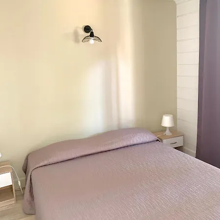 Les Pins 2* カルヴィ