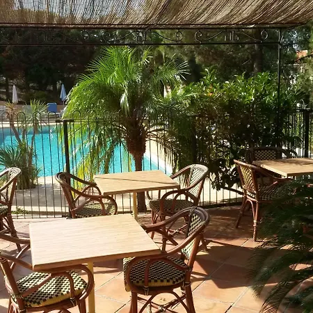 Résidence Les Pins Aparthotel Calvi (Corsica)