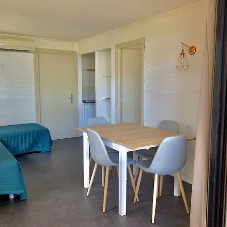 Résidence Les Pins Appart hôtel Calvi (Corsica)