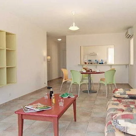 Les Pins 2* カルヴィ