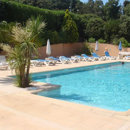 Les Pins 公寓式酒店 2*