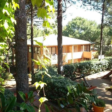 アパートホテル Les Pins 2*