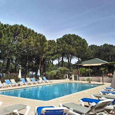 アパートホテル Les Pins 2*