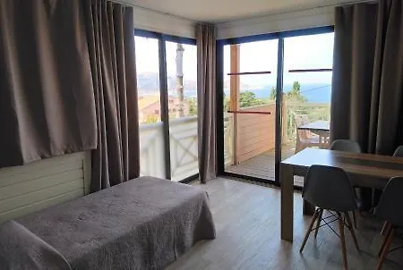 Les Pins アパートホテル 2*