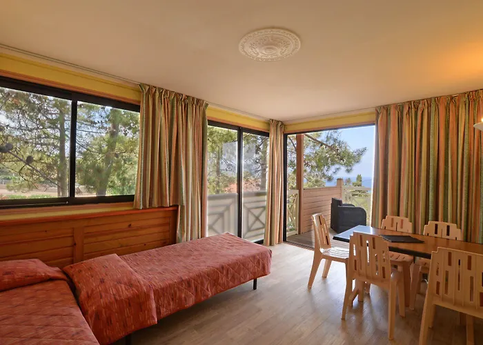 Les Pins 3* Calvi (Corsica)