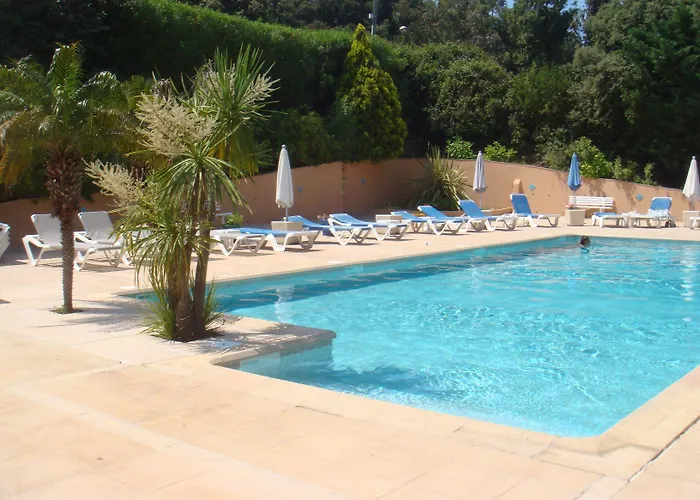 Les Pins 3*