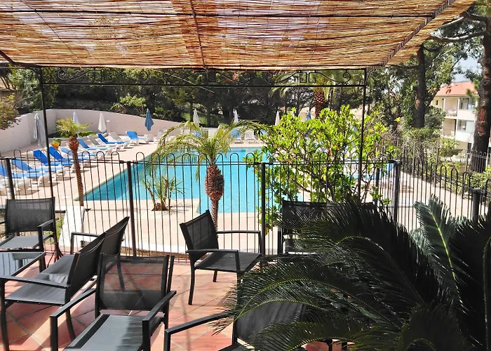 Les Pins Aparthotel 3*