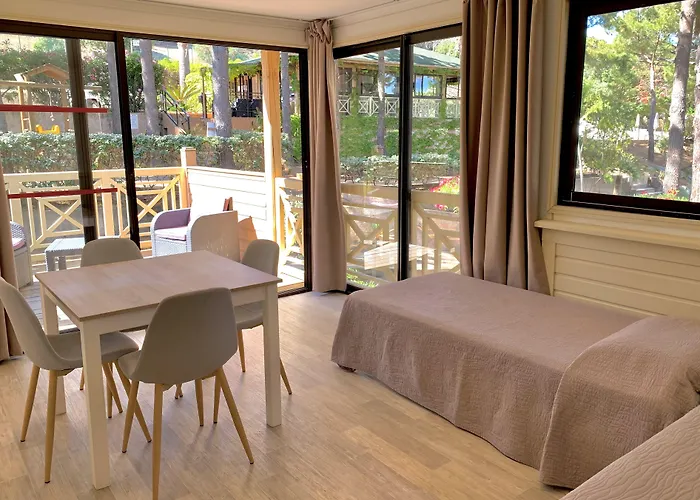 Les Pins Aparthotel Calvi (Corsica)