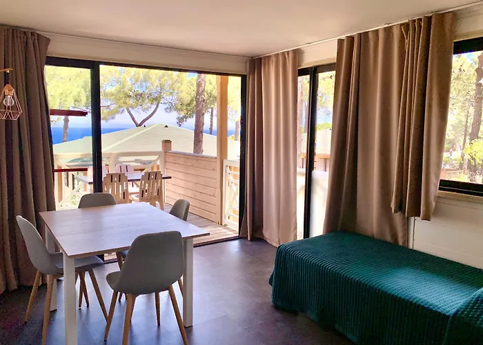 Aparthotel Les Pins Calvi (Corsica)