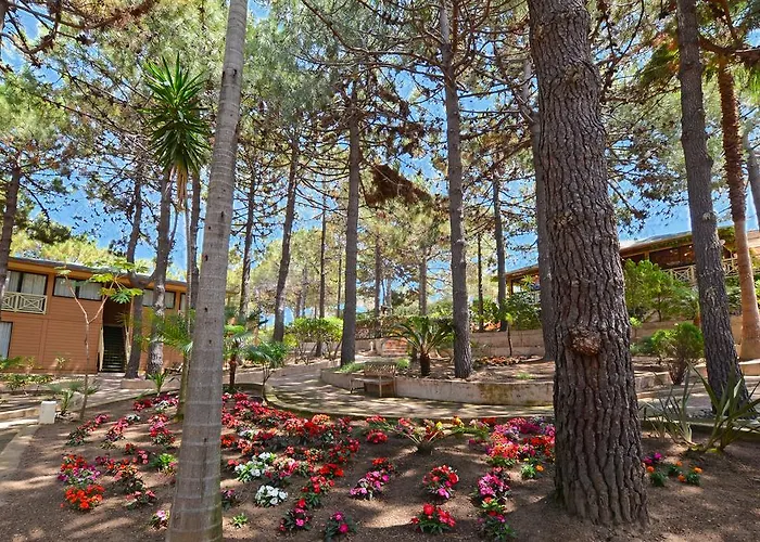 Aparthotel Les Pins Calvi (Corsica)