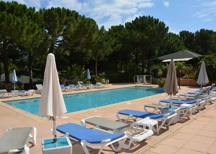 Aparthotel Les Pins Calvi (Corsica)