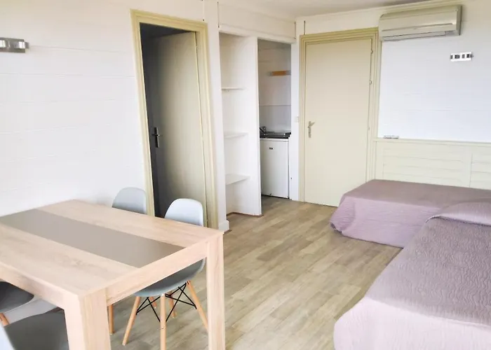 Aparthotel Les Pins Calvi (Corsica)