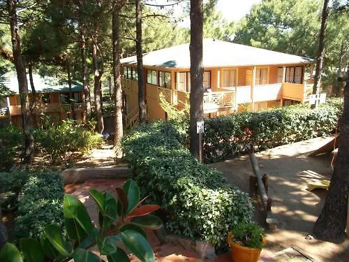 Les Pins Aparthotel 3*